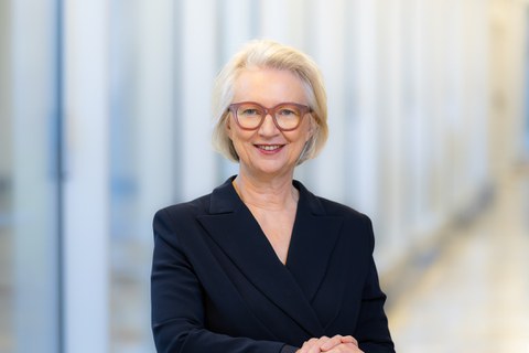 Es ist Prof. Dr. Monika Schnitzer zu sehen.