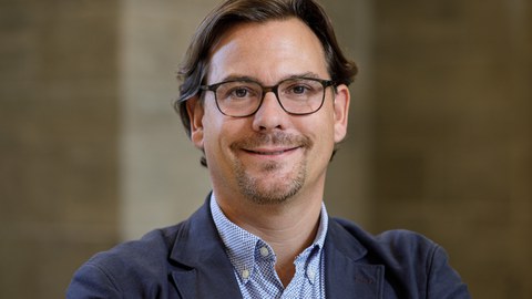 Es ist Prof. Dr. Christian Leßmann zu sehen.