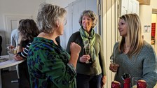 Es sind Birgit Hergert, Evelyn Krug und Christin Peschel zu sehen