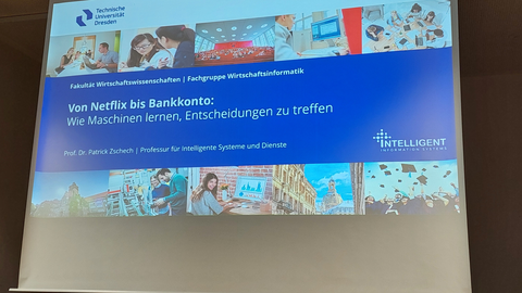 Zu sehen ist die Startfolie für einen Vortrag vor einer Schülergruppe