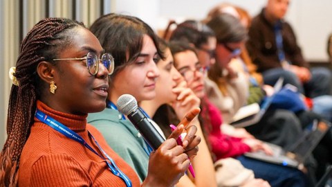 Zu sehen ist eine Gruppe internationaler Studierender