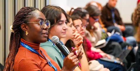 Zu sehen ist eine Gruppe internationaler Studierender