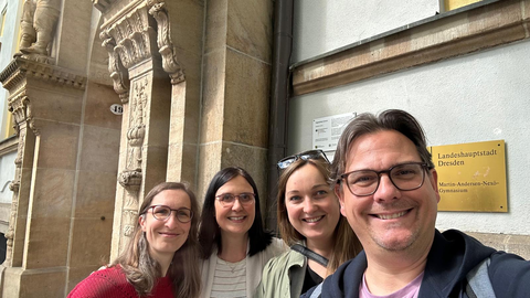 Zu sehen sind Dr. Kirsten Hoffmann, Dr. Uta Schwarz, Dr. Sabine Gralka und Prof. Dr. Christian Leßmann