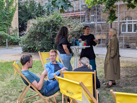 Zu sehen sind junge Menschen bei einem Workshop