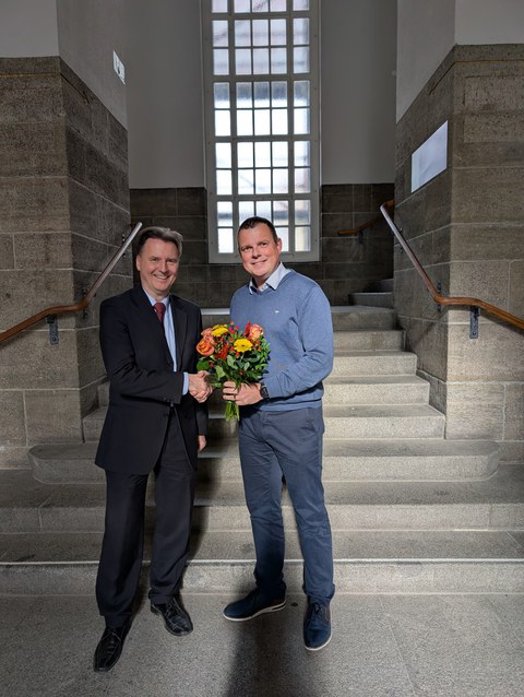 Zu sehen sind Prof. Dr. Schefczyk und Apl. Prof. Dr. Hannes Schlieter