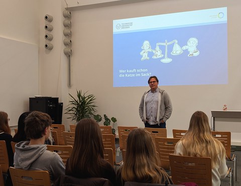 Zu sehen Prof. Leßmann bei einer Veranstaltung von Expedition Campus