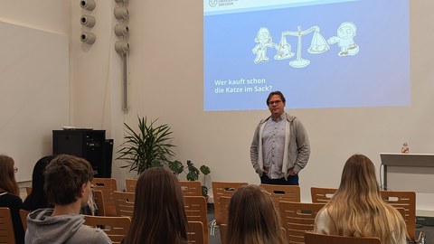 Zu sehen Prof. Leßmann bei einer Veranstaltung von Expedition Campus