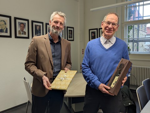 Zu sehen sind Prof. Dr. Kemnitz und Prof. Dr. Schoop 