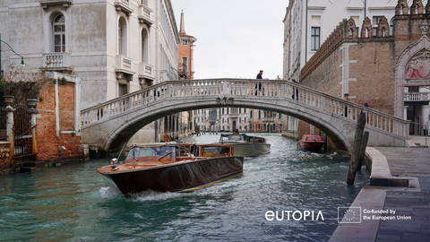 Zu sehen ist ein Kanal in Venedig