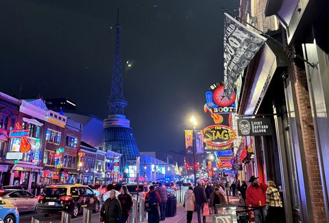 Zu sehen ist Nashville in der Nacht