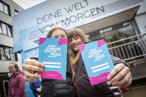 Es sind Teilnehmer des Juniordoktorprogramms zu sehen