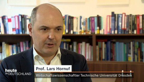 Zu sehen ist Prof. Lars Hornuf in einer Fernsehsendung