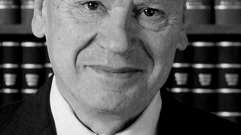 Zu sehen ist Prof. Endriss