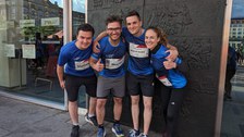 Man sieht das Team Logistik bei der REWE Team Challence