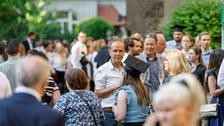Gespräche beim Sommerfest