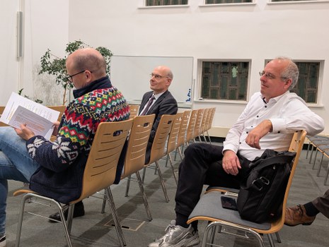 Zu sehen sind Prof. Wiener, Prof. Buscher und Prof. Siems