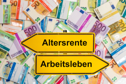 Zu sehen sind Geldscheine und die Worte Altersrente und Arbeitsleben 