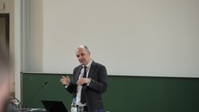 Prof. Dr. Lars Hornuf bei seiner Antrittsvorlesung