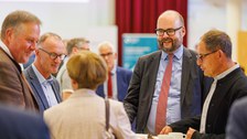 Zu sehen sind Gäste beim Abschiedssymposium von Prof. Milbradt