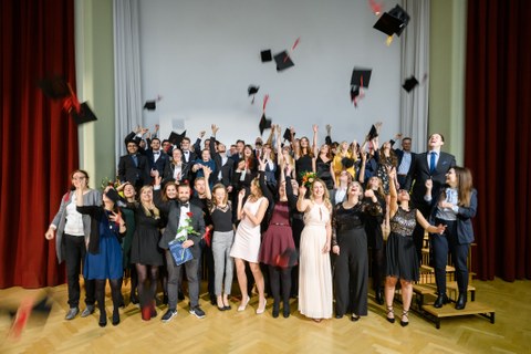 Absolventenverab­schiedung 2018 - Bild der Absolventinnen und Absolventen
