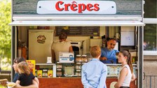 Zu sehen ist ein Crepes-STand