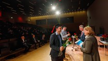 Übergabe der Mappen und Hüte