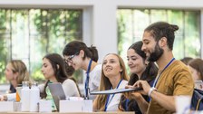 Zu sehen sind Teilnehmer bei der Summer School