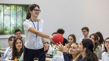 Zu sehen sind Teilnehmende bei einer Summer School 