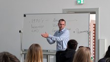 Zu sehen ist Prof. Oskar Broberg