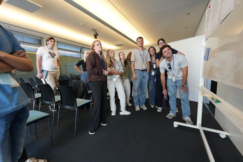 Zu sehen ist eine Gruppe internationaler Studierender