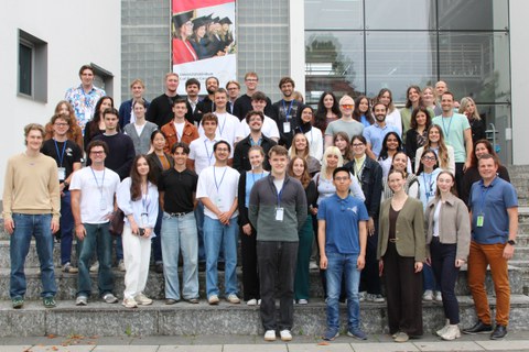 Zu sehen sind die Teilnehmenden einer Summer School