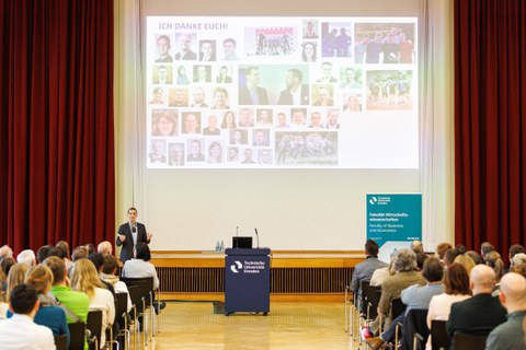 Zu sehen ist Prof. Zschech