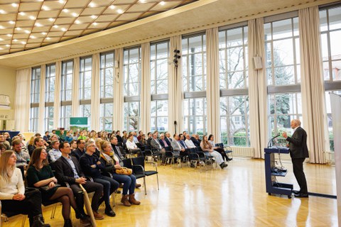 Zu sehen ist das Auditorium im Dülfersaal beim Tag der Fakultät
