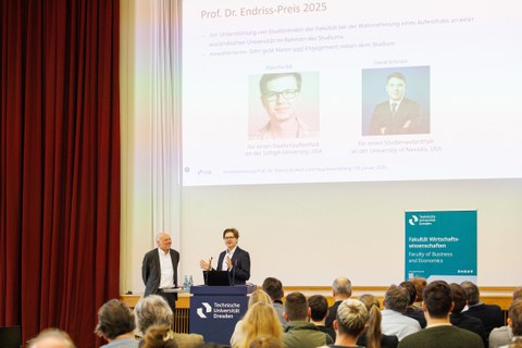 Zu sehen sind Prof. Thum und Aljoscha Bär