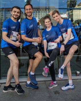 Man sieht das Team der VWL bei der REWE Team Challenge.