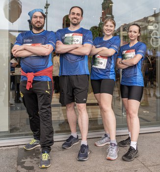 Man sieht das Team VWL bei der Rewe Team Challenge 2023.