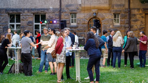 Sommerfest im Hinterhof von Hülße-Bau und Schumann-Bau