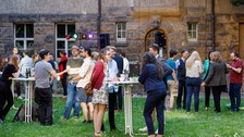 Sommerfest im Hinterhof von Hülße-Bau und Schumann-Bau