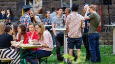Gespräche beim Sommerfest