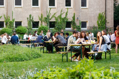 Gespräche beim Sommerfest