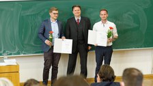 Mattias Altmann from the Chair of Information Management and Dr. Sebastian Oelrich from the Chair of Corporate Accounting and Controlling received the Dr. Händel Prize to support contacts abroad.