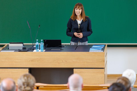 Es ist Prof. Dr. Cygan-Rehm zu sehen