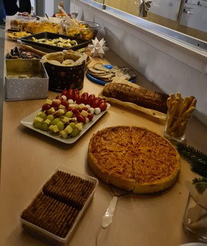 Man sieht das Essen, das bereitgestellt wurde.