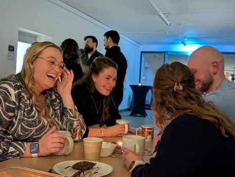 Wissenschaftliche Mitarbeitende im Gespräch