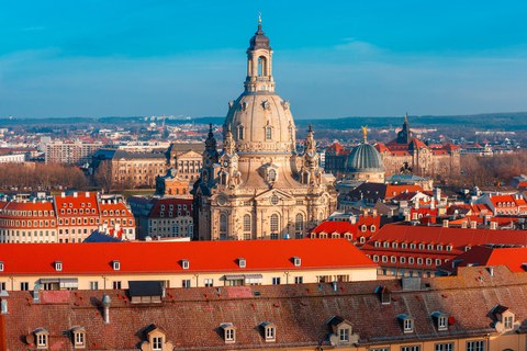 Zu sehen ist die Frauenkirche in Dresden aus der Vogelperspektive