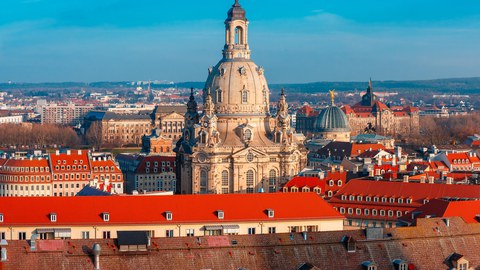 Zu sehen ist die Frauenkirche in Dresden aus der Vogelperspektive