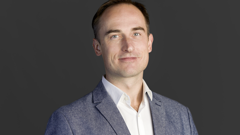 Zu sehen ist Professor Russel McKenna