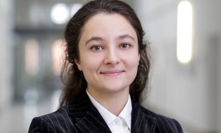 Man sieht Rita Maghularia
