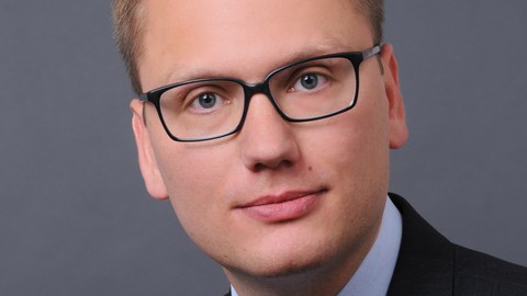 Porträtfoto von Dr. Robert Grundke