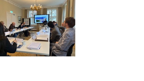 Zu sehen sind TN einer Konferenz